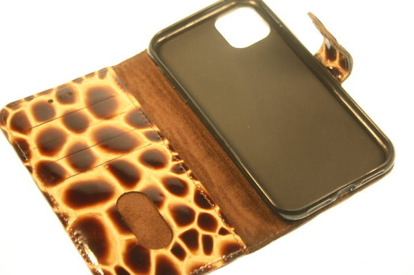 Hand made iPhone 12 book case Bruin giraffen stug lak print leer