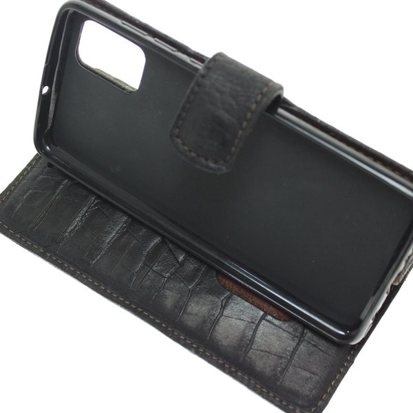 Hand made iPhone 13 Pro Max book case zwart krokodillenprint robuuste