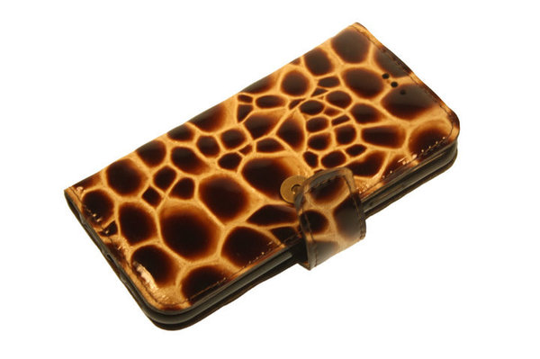 Hand made iPhone 13 mini book case Bruin giraffen stug lak print leer